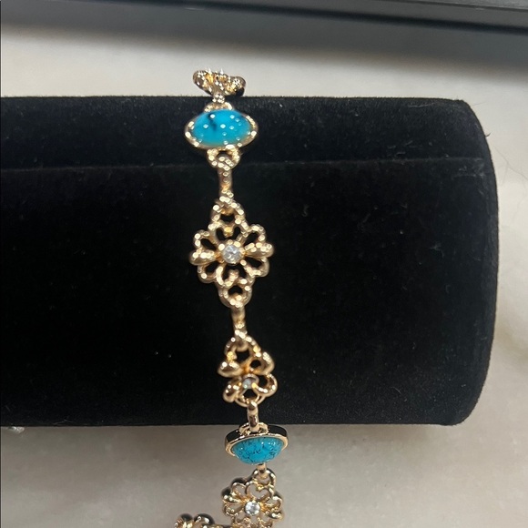 Elegant Gold and Turquoise Bracelet - Picture 3 of 4